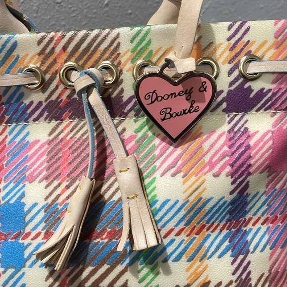 Authentic Dooney & Bourke 13 x 7 x 11 excellent preloved condition 💕 - Picture 2 of 11